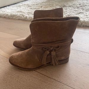 Splendid suede booties with tassel
